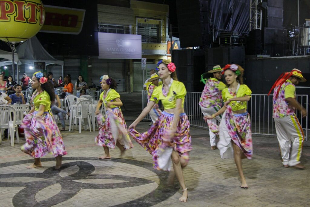 Noite de samba, frevo e pagode agita ST na Festa da Penha