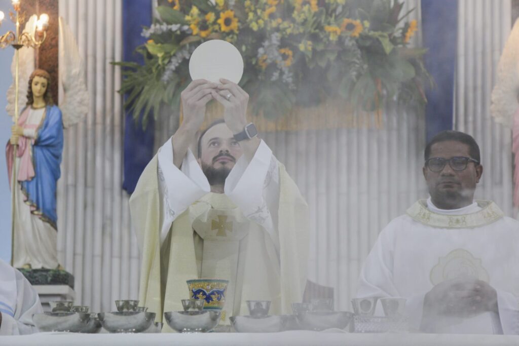 Noite de samba, frevo e pagode agita ST na Festa da Penha