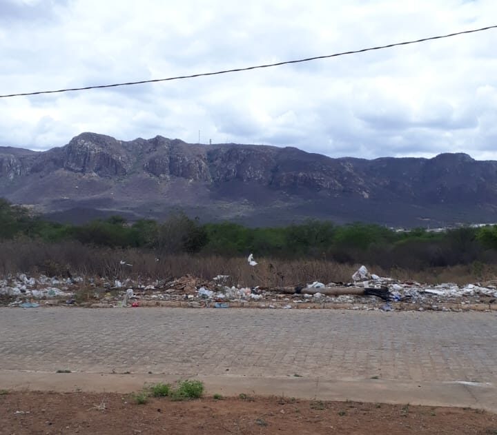 Moradores do Vila Bela denunciam lixo nas ruas de ST