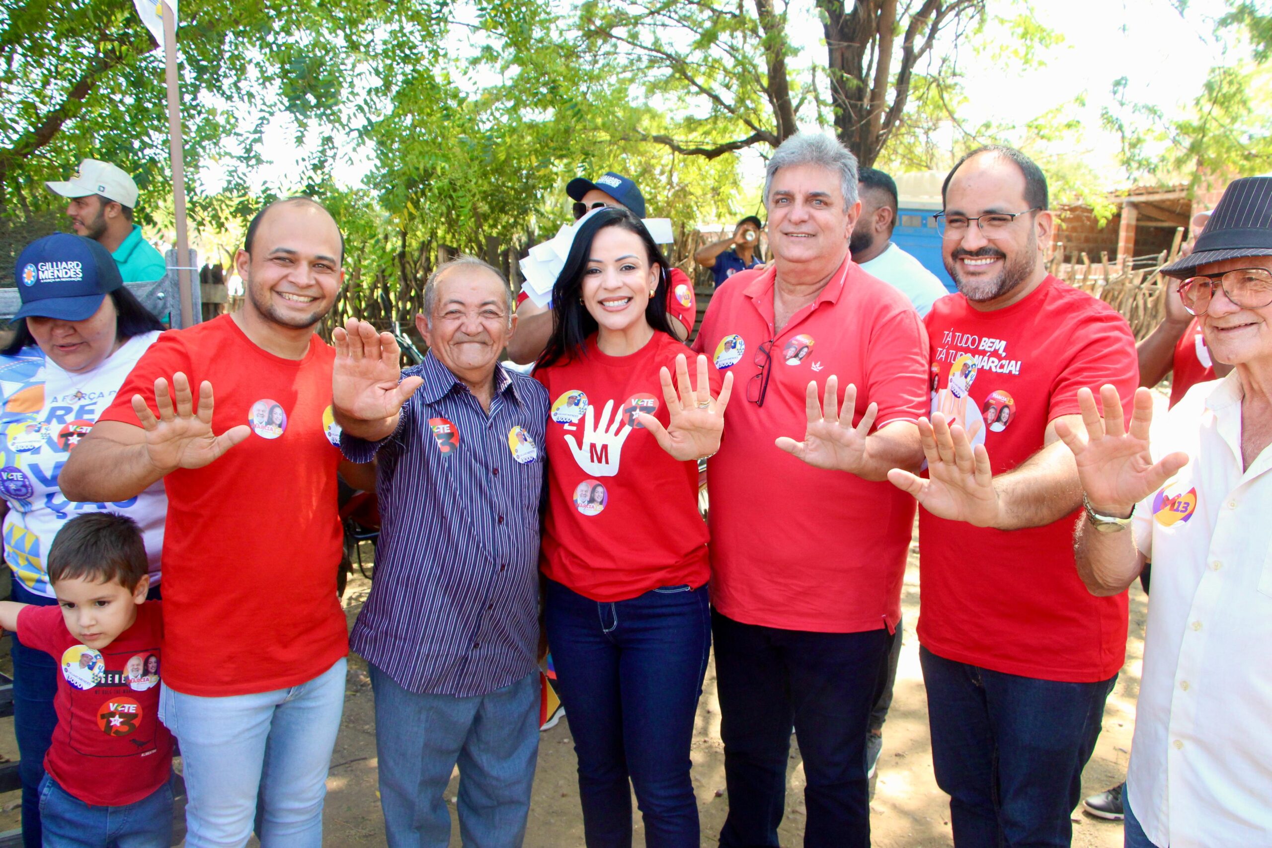 Candidato a vereador mostra força durante ato de apoio a Márcia