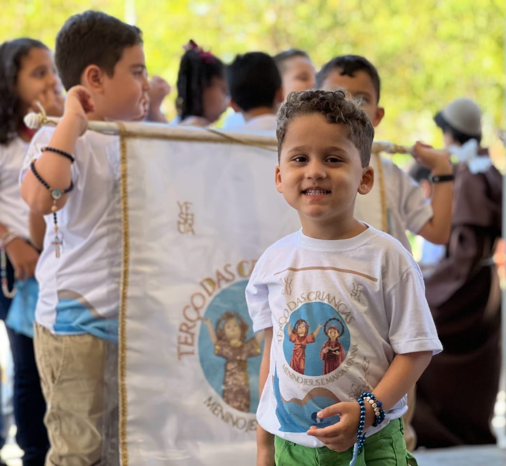 Terço das Crianças promove dia especial para 250 pequenos em ST