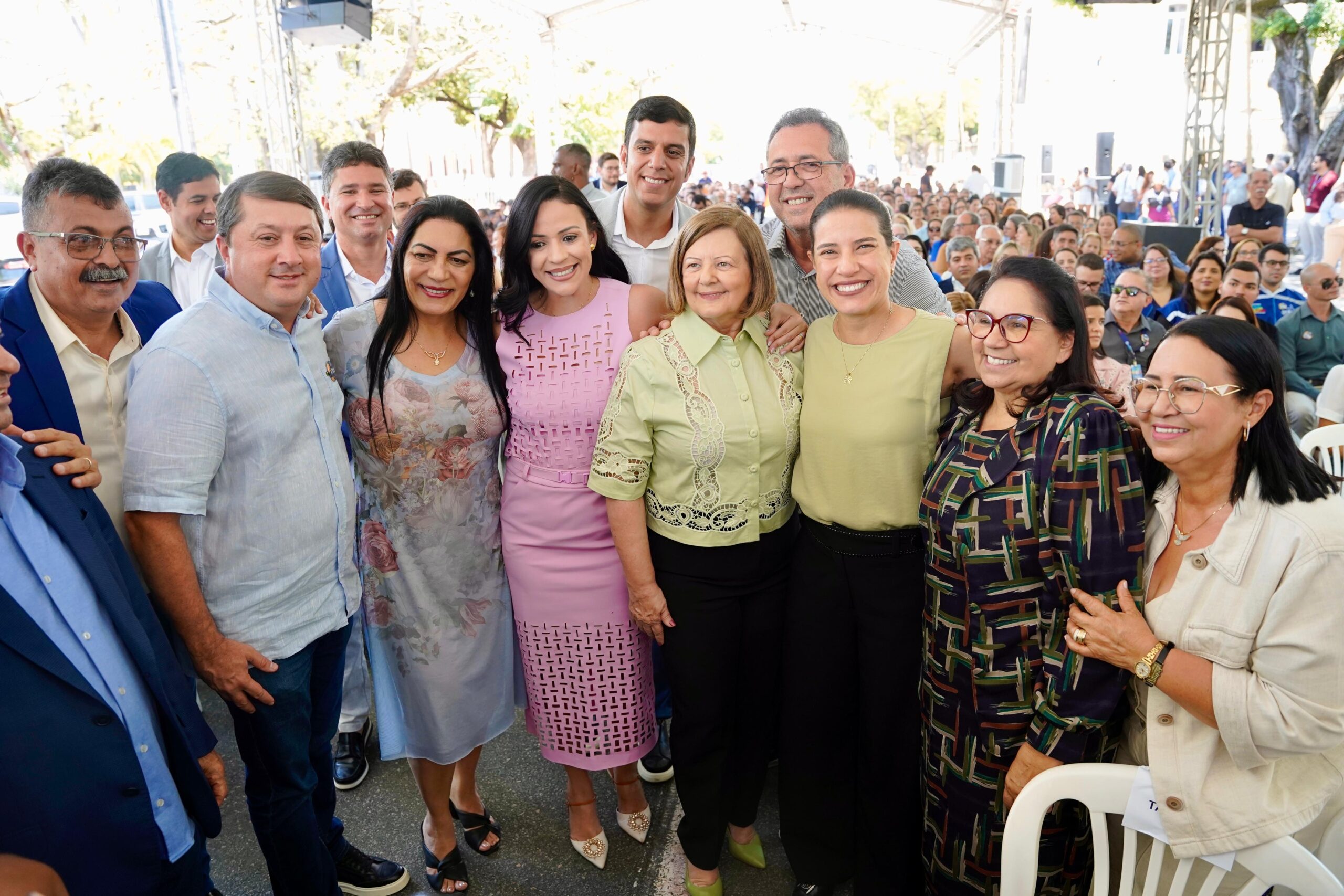 Ao lado de Raquel, Márcia celebra inclusão da duplicação da 232 até ST