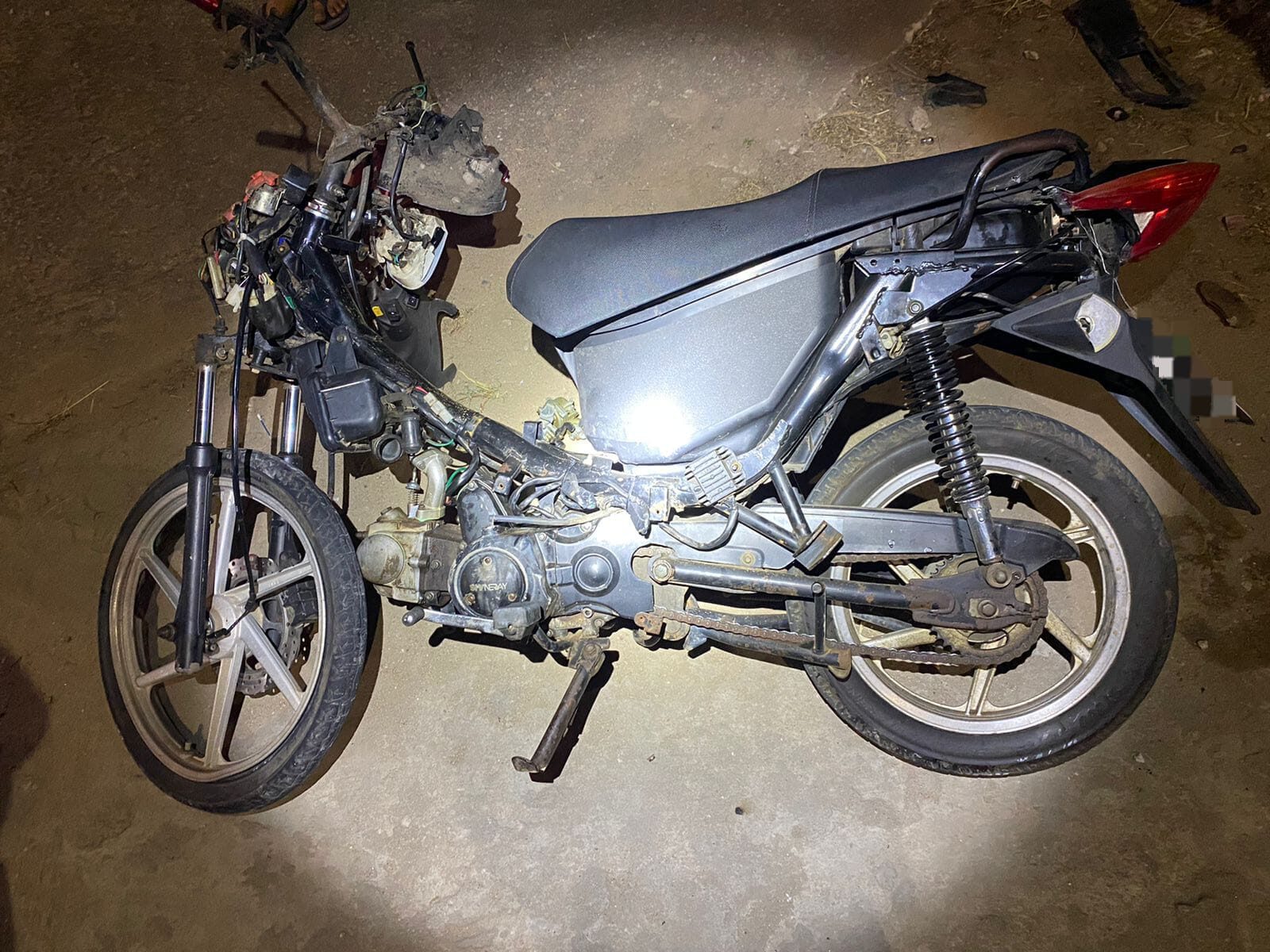 Colisão frontal entre carro e moto deixa um ferido