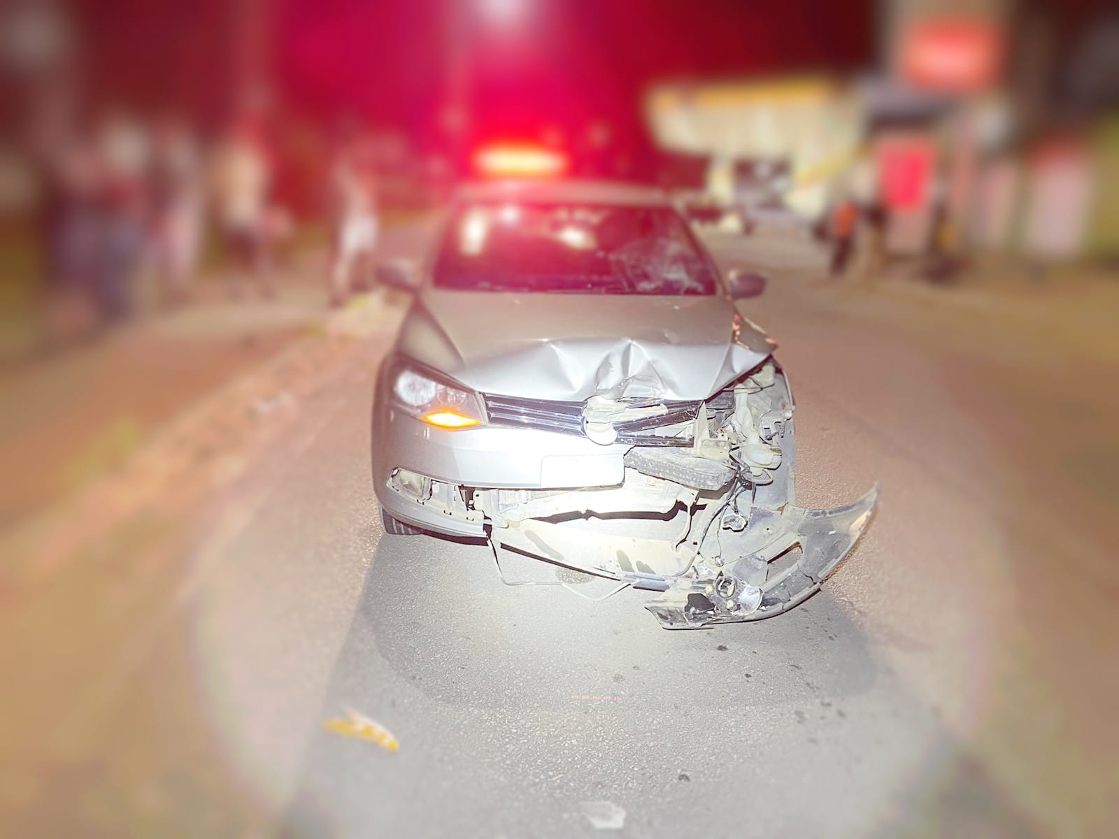 Colisão frontal entre carro e moto deixa um ferido 1 Colisão frontal entre carro e moto deixa um ferido na BR-408 - Fotos: Divulgação/PRF