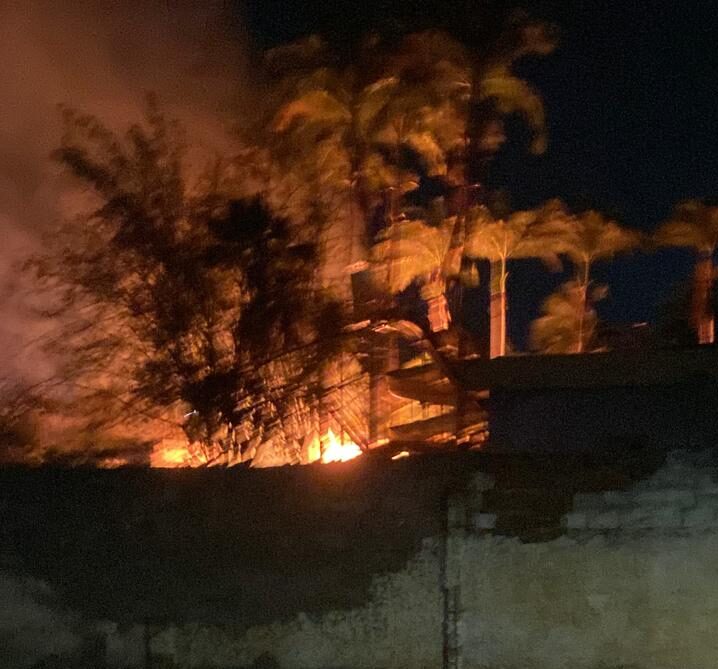 Bombeiros acionados para conter incêndio no clube AABB