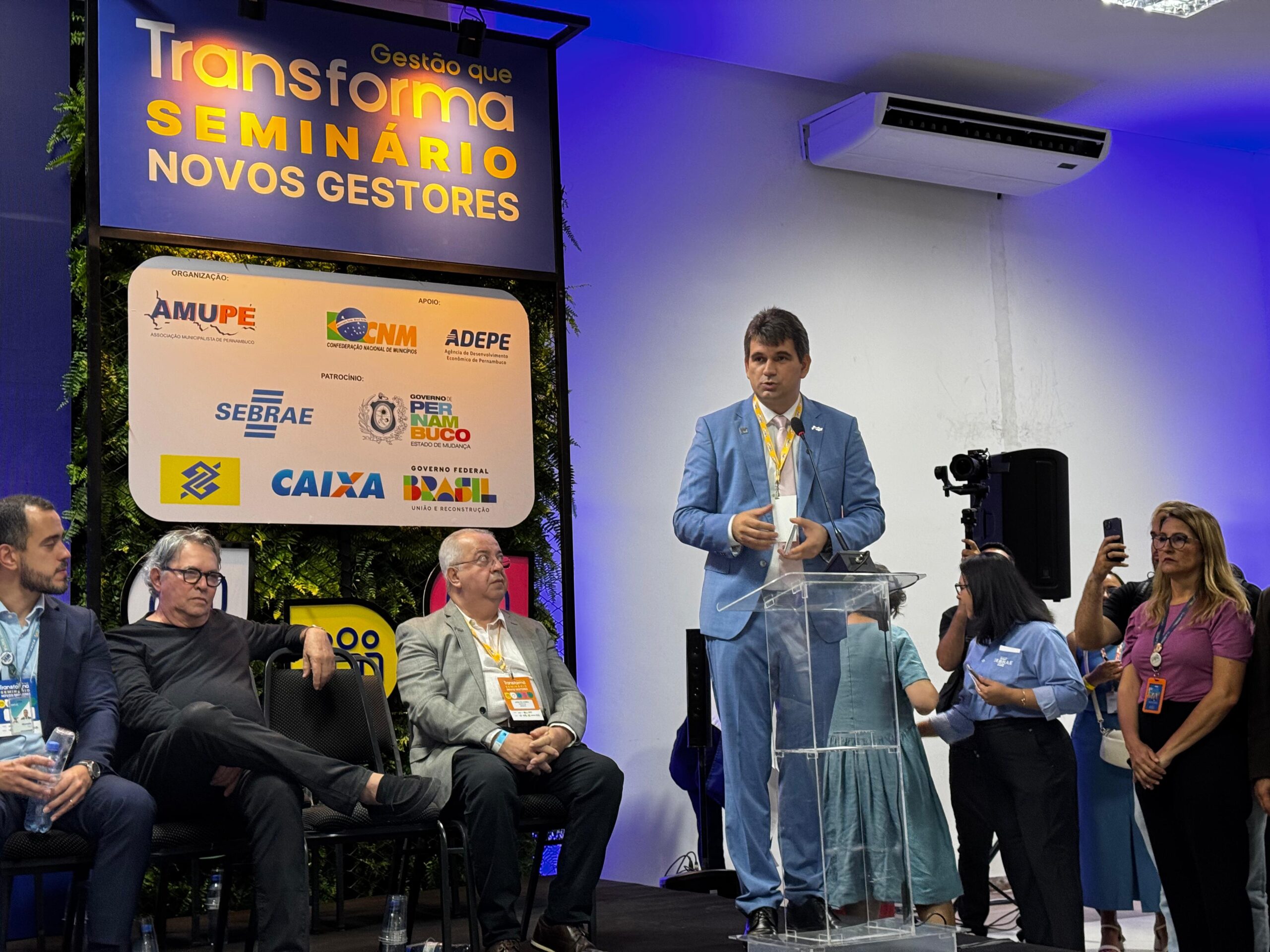 175 prefeitos participaram de seminário da Amupe