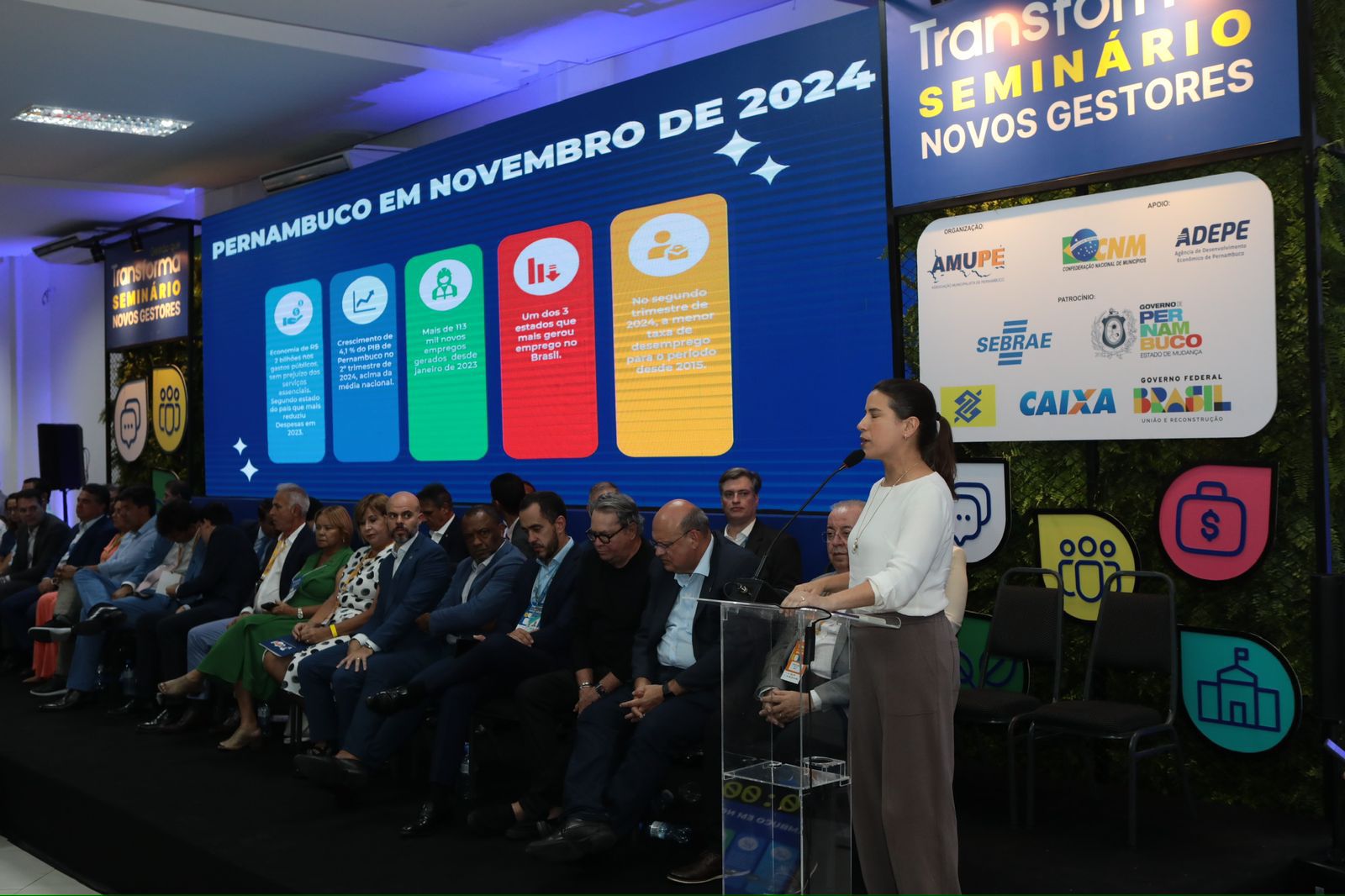 175 prefeitos participaram de seminário da Amupe