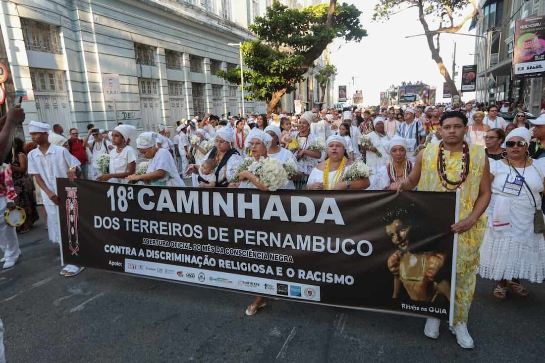 18ª Caminhada dos Terreiros discute racismo religioso 1 18ª Caminhada dos Terreiros de Pernambuco promoveu a discussão sobre o racismo religoso - Foto: Rafael Melo/Folha de Pernambuco