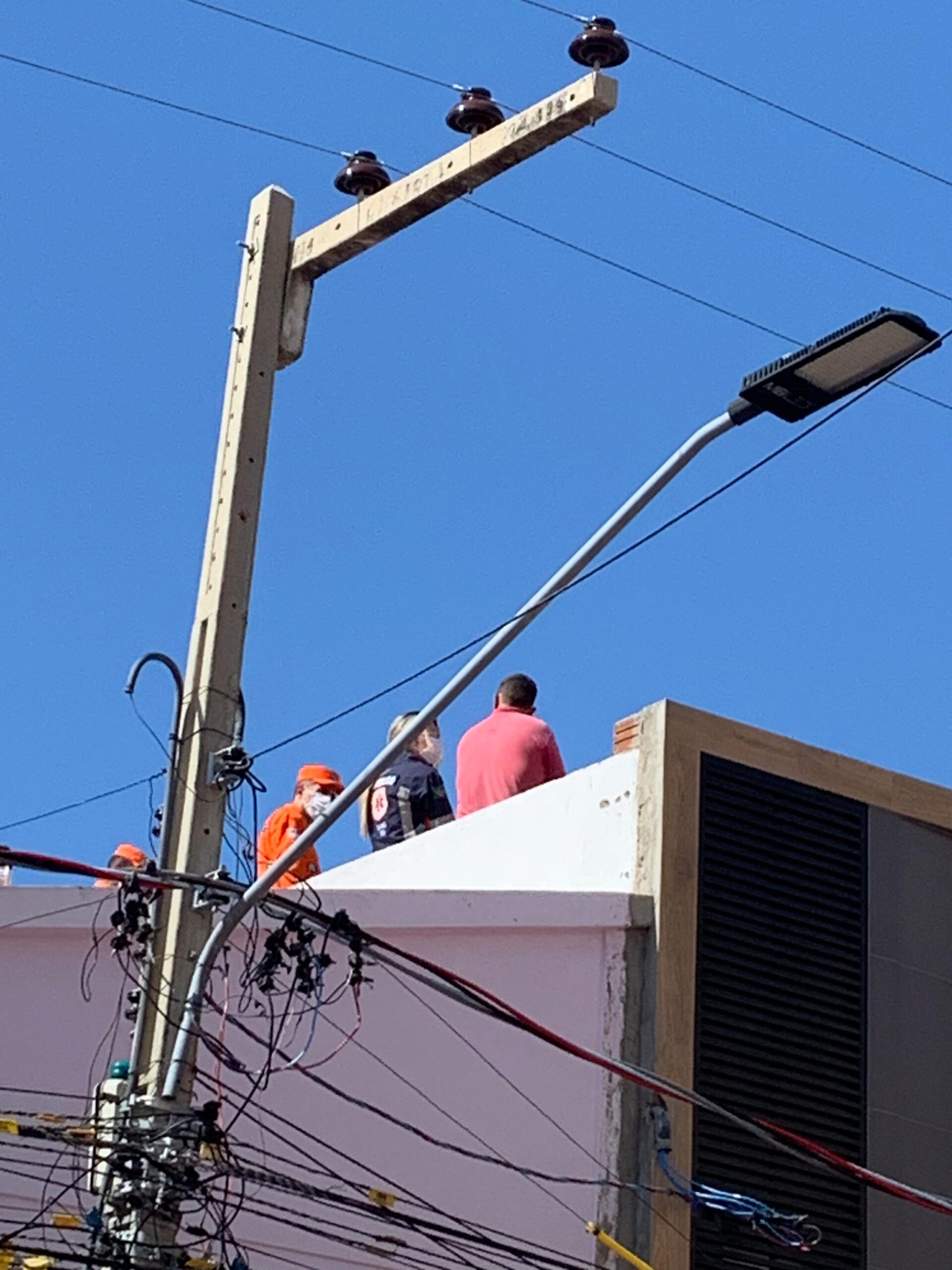 Descarga elétrica em casa fere um homem no Centro de Serra Talhada