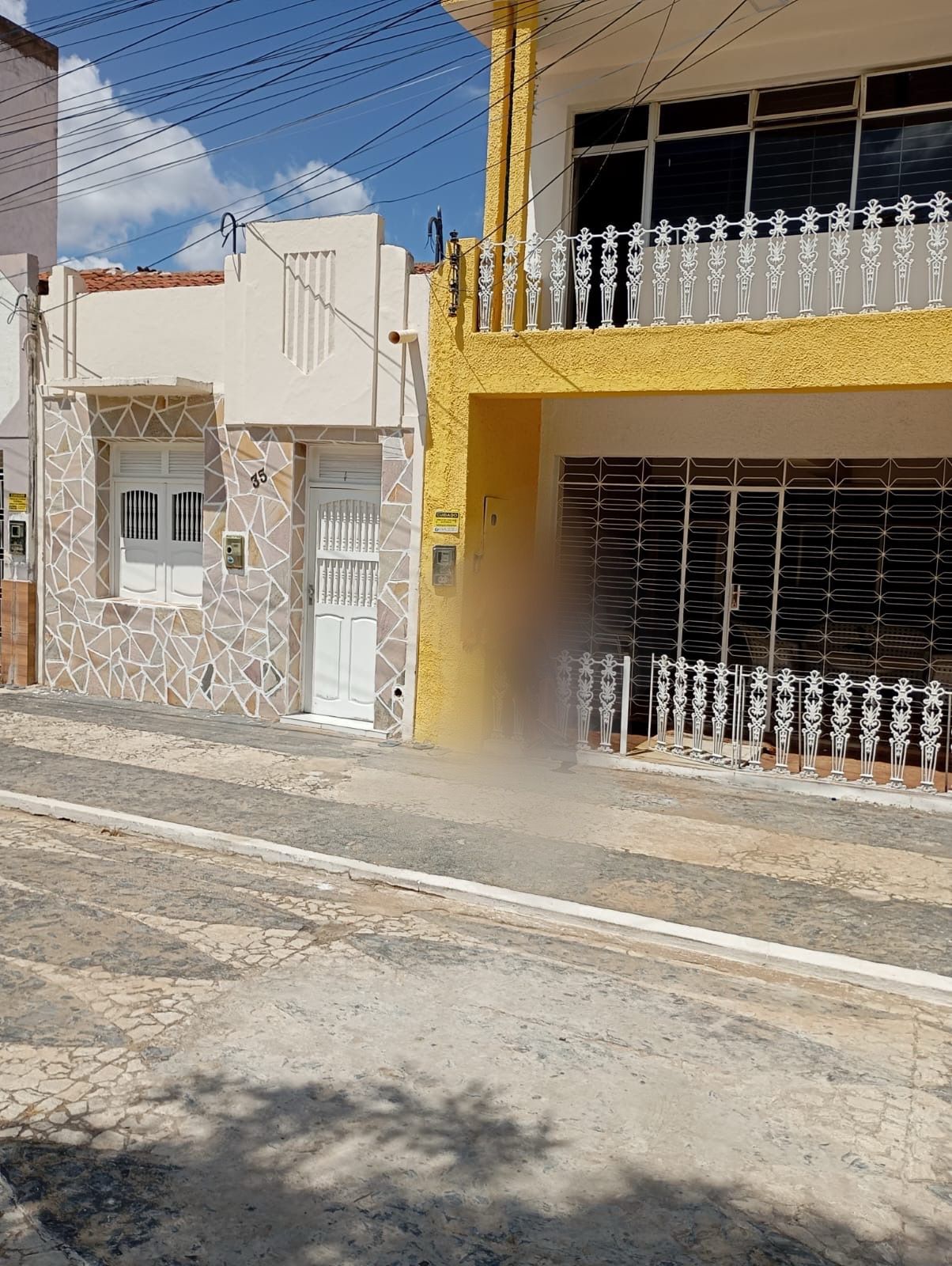 Morador de rua invade casa e toma banho no Centro de ST