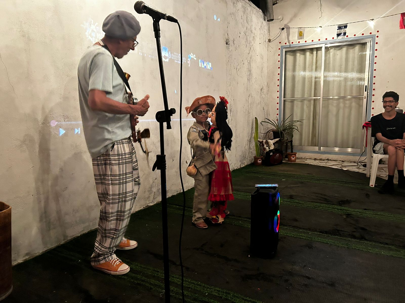 Lixo ganha luz nas mãos de 4 artistas em Serra Talhada