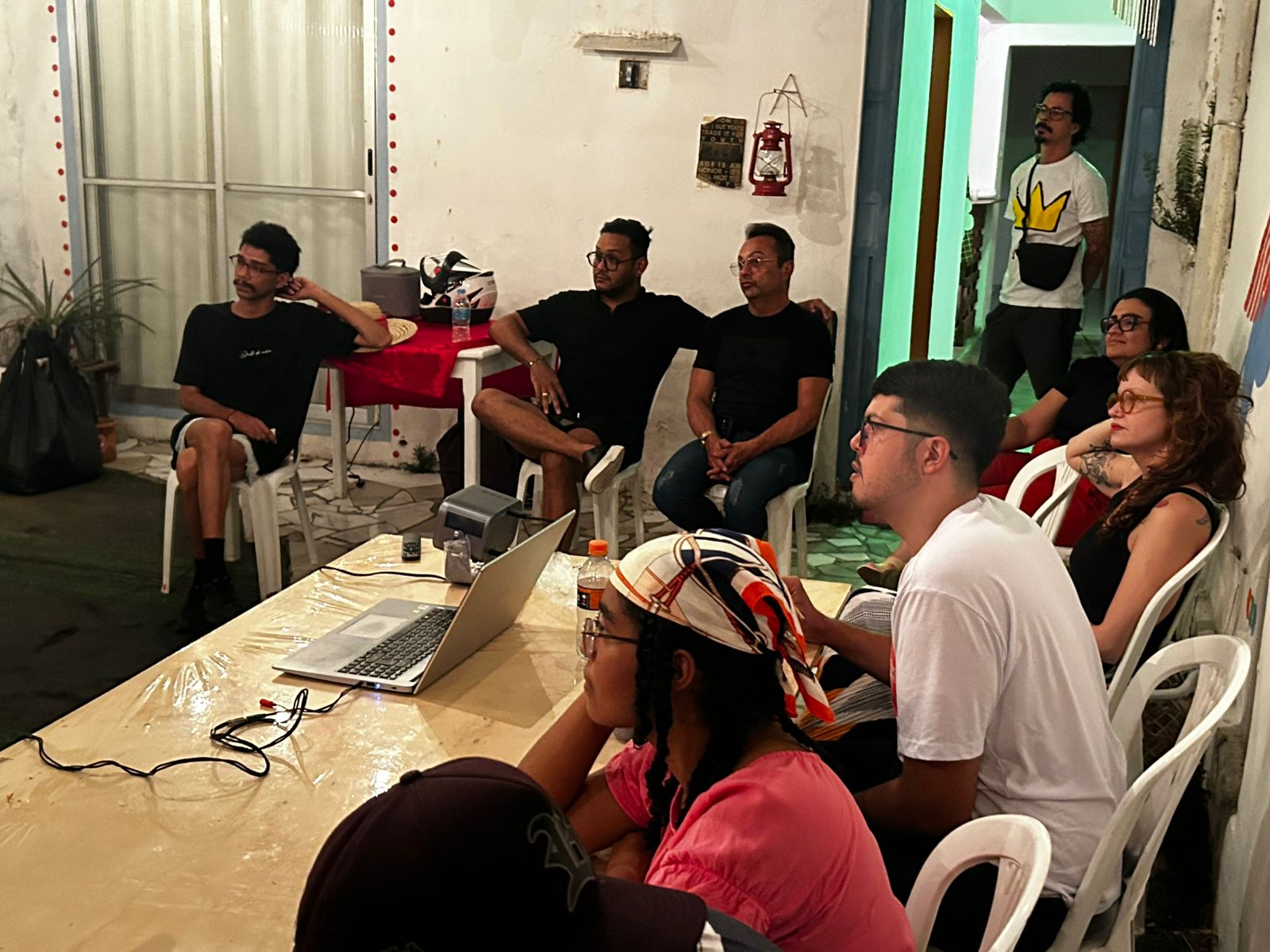 Lixo ganha luz nas mãos de 4 artistas em Serra Talhada