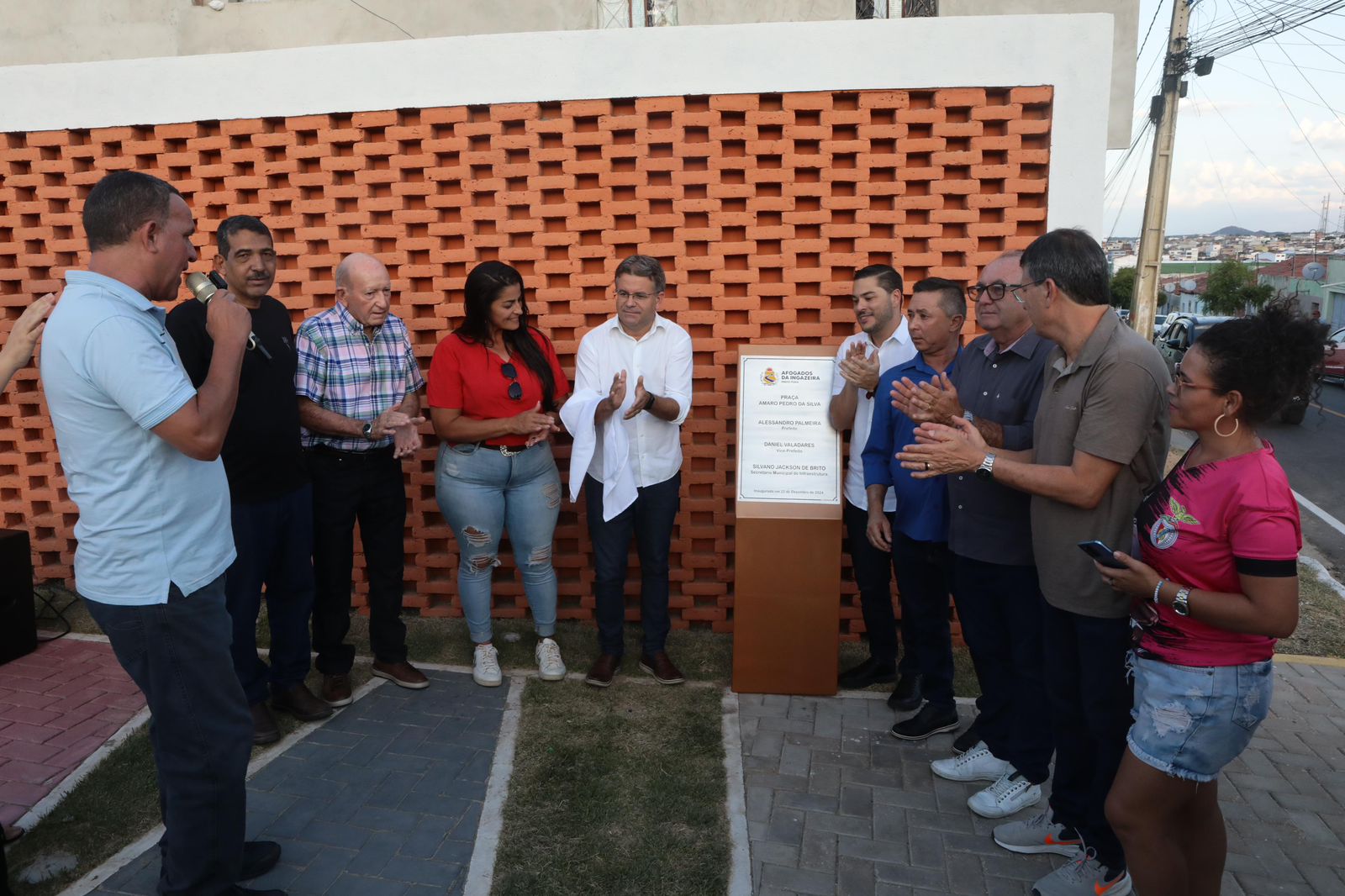 Prefeitura de Afogados entrega nova praça