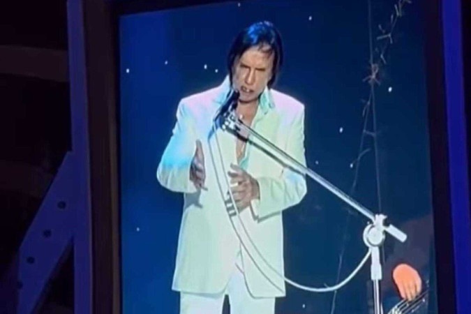 Roberto Carlos se irrita e ameaça parar show 1 Roberto Carlos se irrita, dá bronca e ameaça parar show - Foto: Reprodução/Instagram