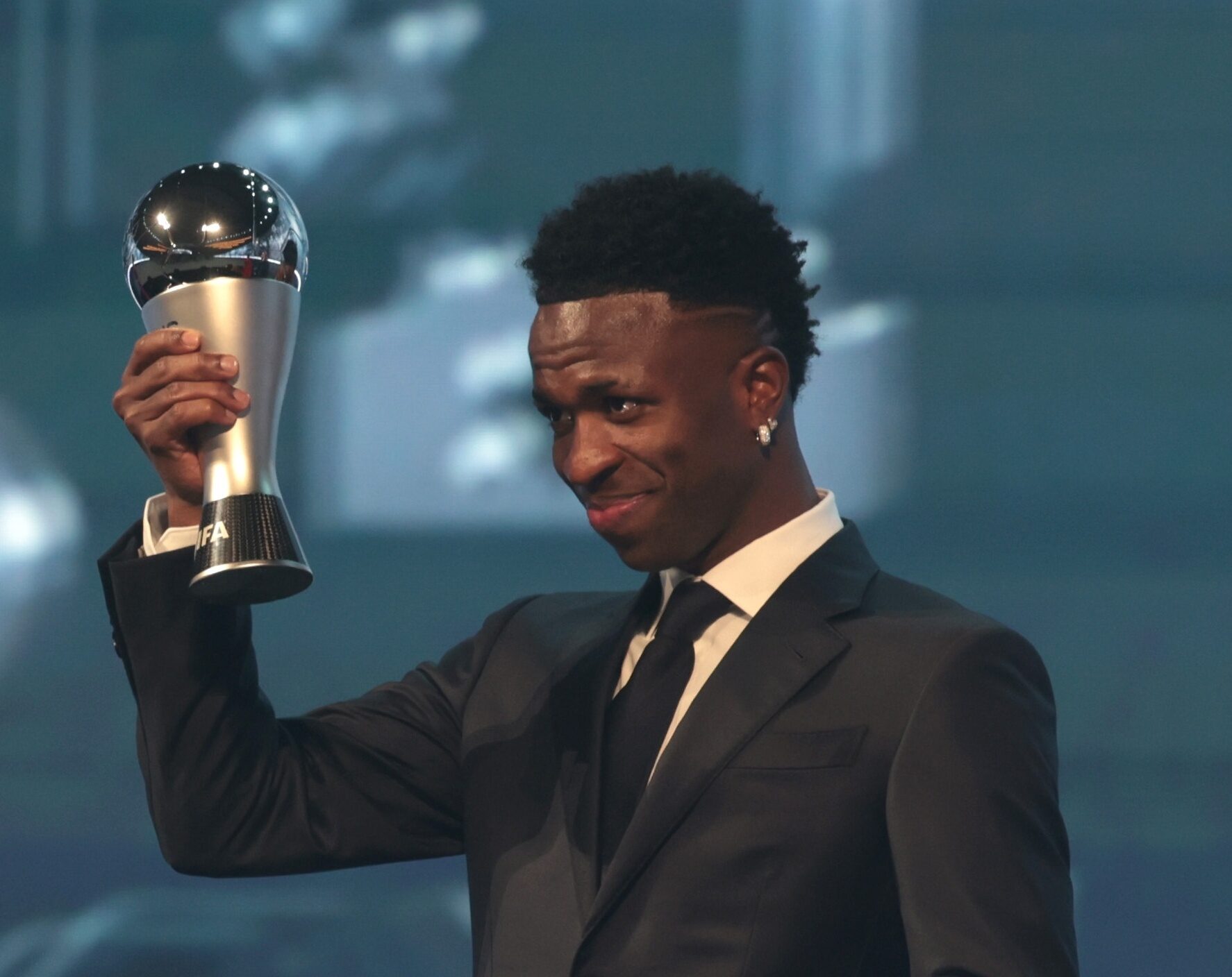Vinícius Jr. é eleito melhor jogador do mundo no prêmio Fifa The Best 1 Vinícius Jr. é eleito melhor jogador do mundo no prêmio Fifa The Best - Imagem: Mohamed Farag - FIFA/FIFA via Getty Images