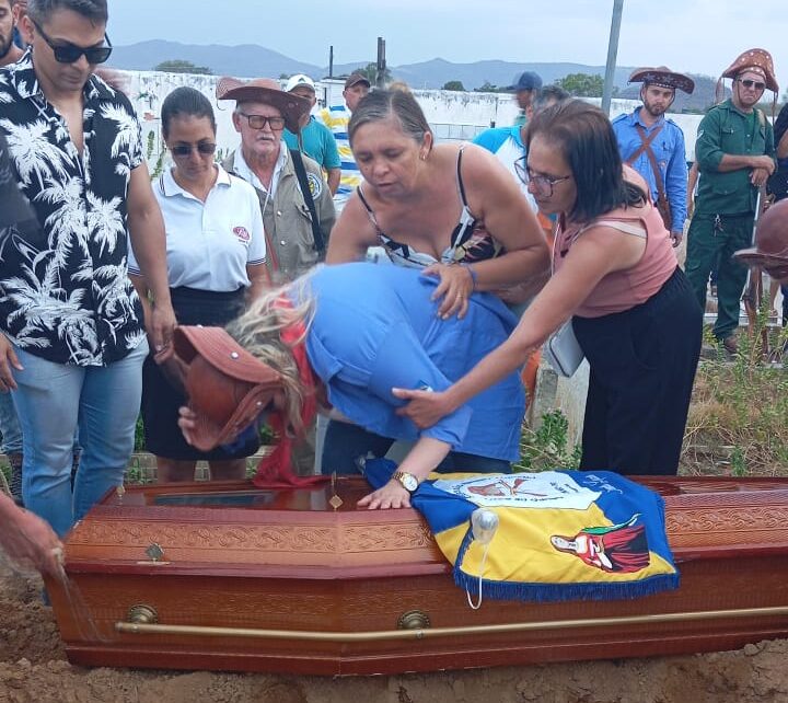Barcamarteiros prestam homenagem após acidente próximo a ST