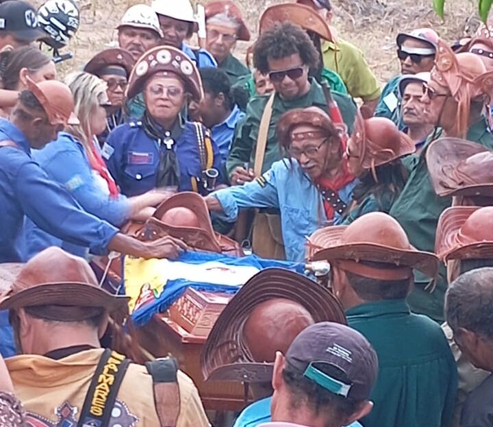 Barcamarteiros prestam homenagem após acidente próximo a ST