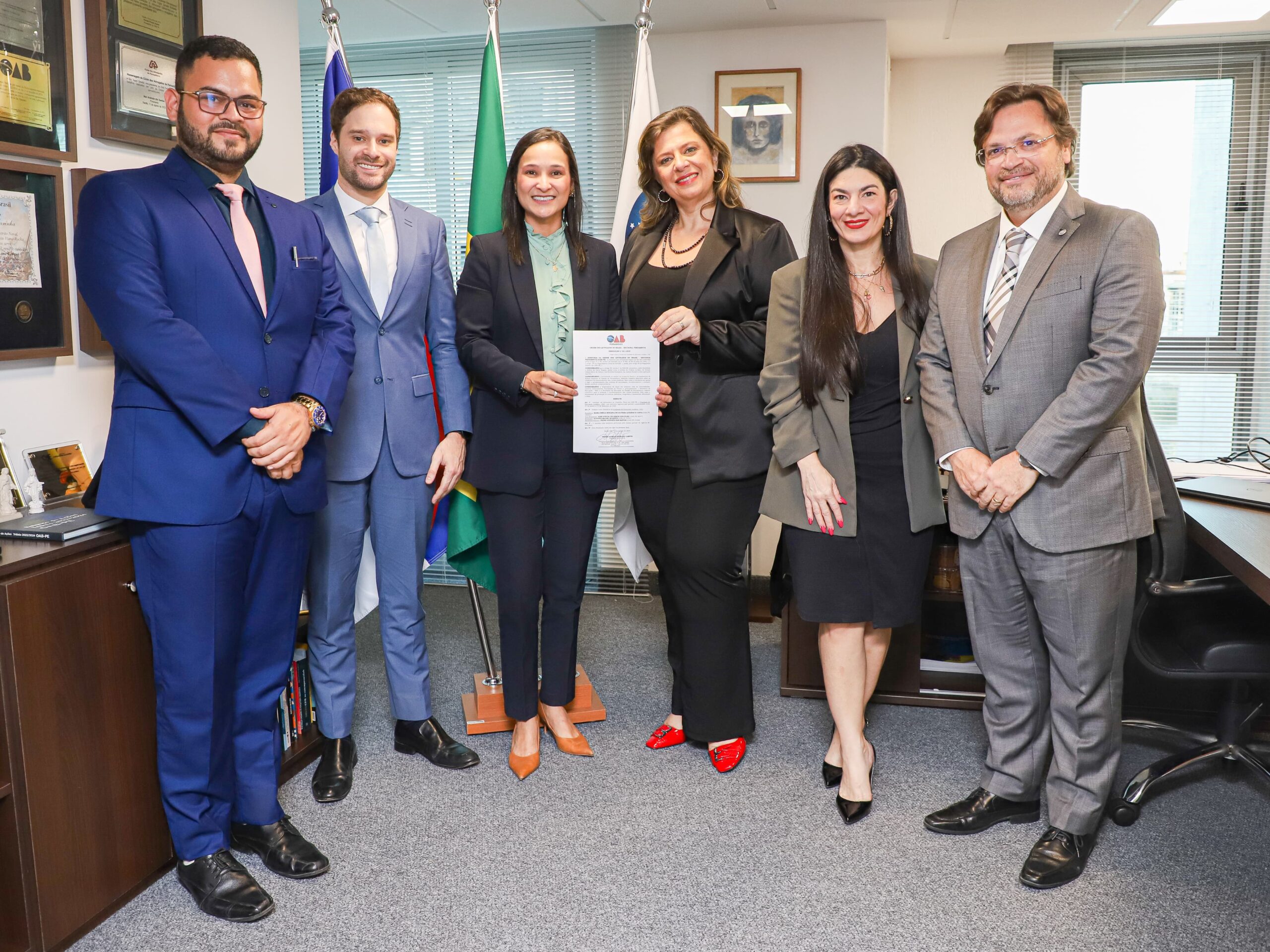 Diretorias de comissões são empossadas por Ingrid Zanella
