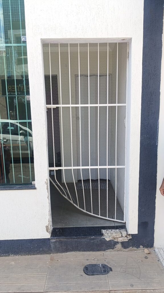 Comércio é arrombado na madrugada no centro de Serra Talhada; veja vídeos
