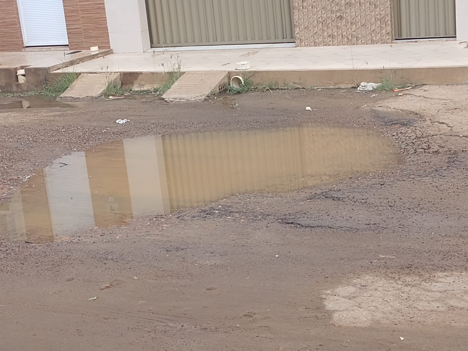 Leitora denuncia lamaçal e cobra calçamento em rua do Ipsep 1 Lamaçal no Ipsep