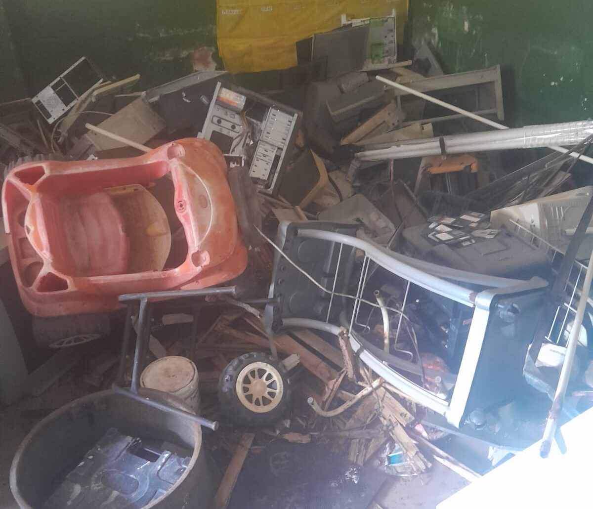 Ismael recebe Prefeitura de Sta. Cruz da Baixa Verde em abandono