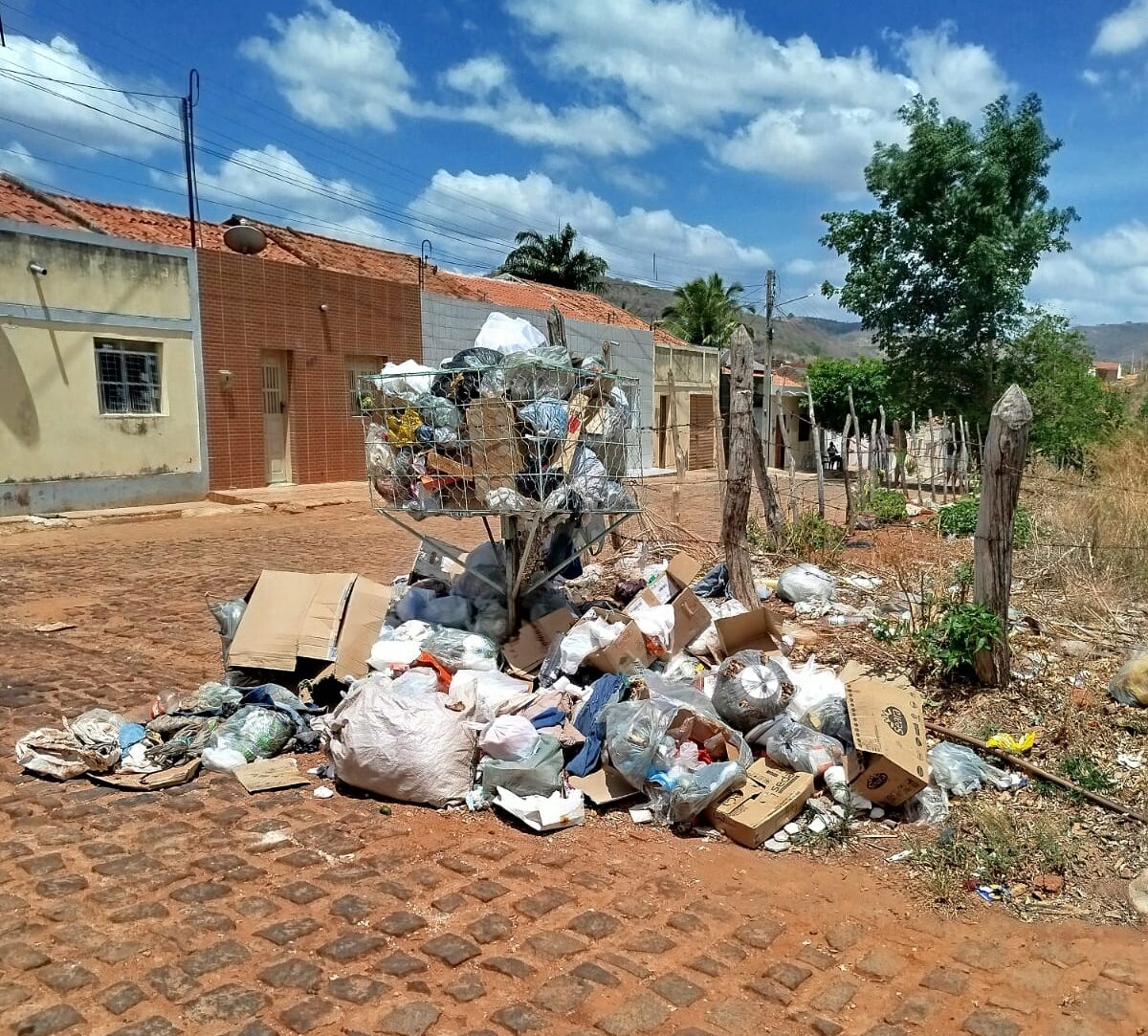 Ismael recebe Prefeitura de Sta. Cruz da Baixa Verde em abandono 1 Fotos: Assessoria