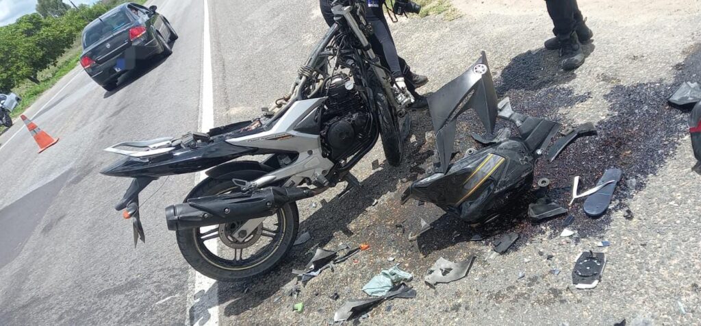 Motociclista morre após colisão com caminhonete 1 Fotos: Divulgação/Reprodução