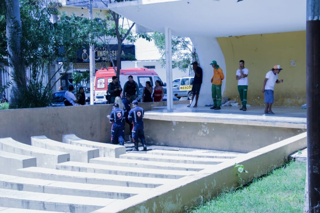 Moradora de rua tem mal súbito e morre no centro de Serra Talhada