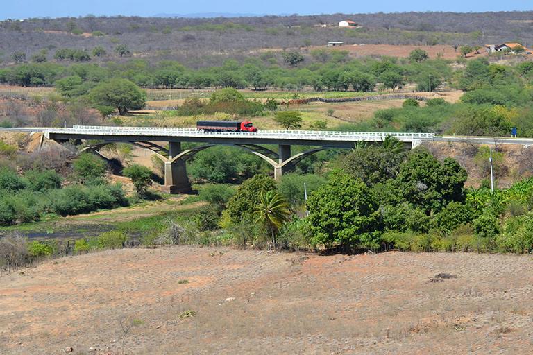 Conselheira do Crea pede informações de rachadura na ponte do Jazigo em ST