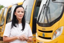 márcia vistoria os transportes escolares