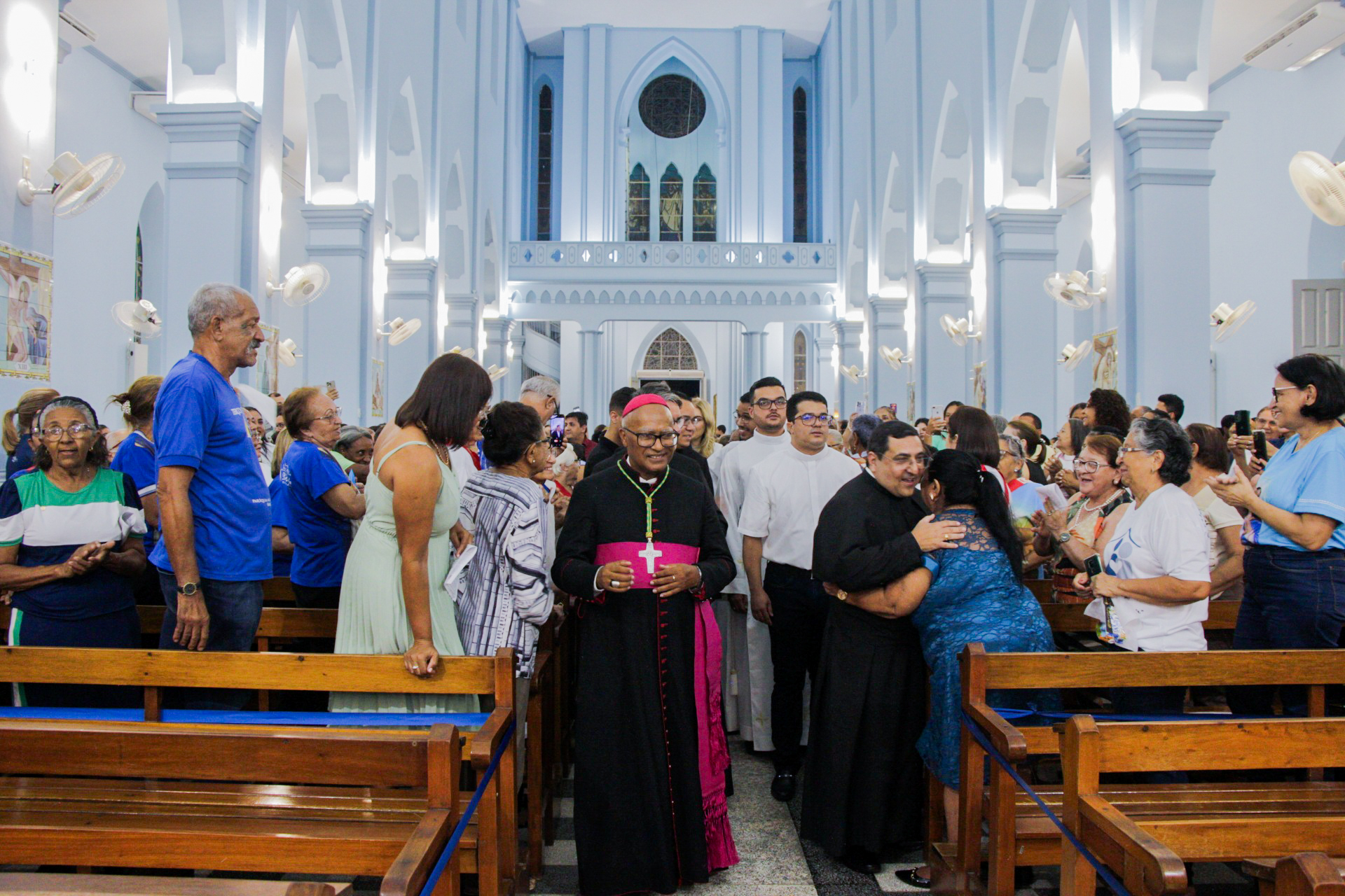 Cerimônia de posse do novo padre de ST reúne dezenas de fiéis