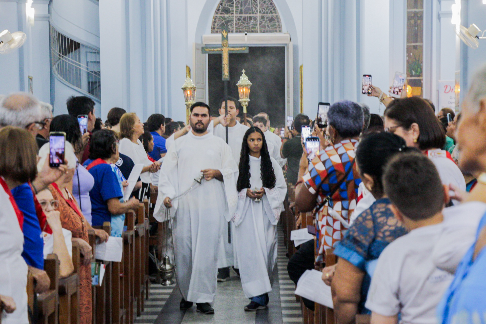 Cerimônia de posse do novo padre de ST reúne dezenas de fiéis