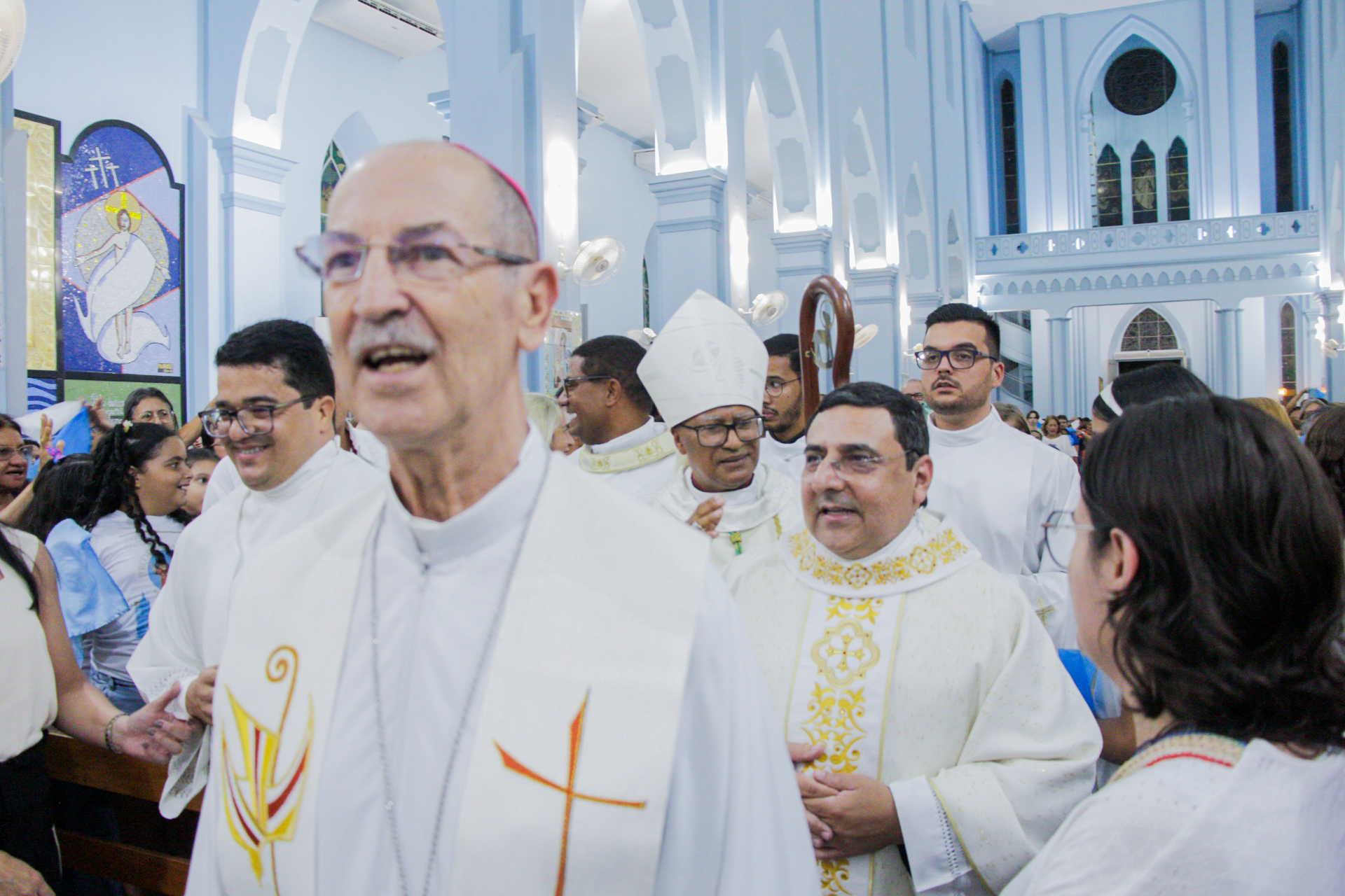 Cerimônia de posse do novo padre de ST reúne dezenas de fiéis