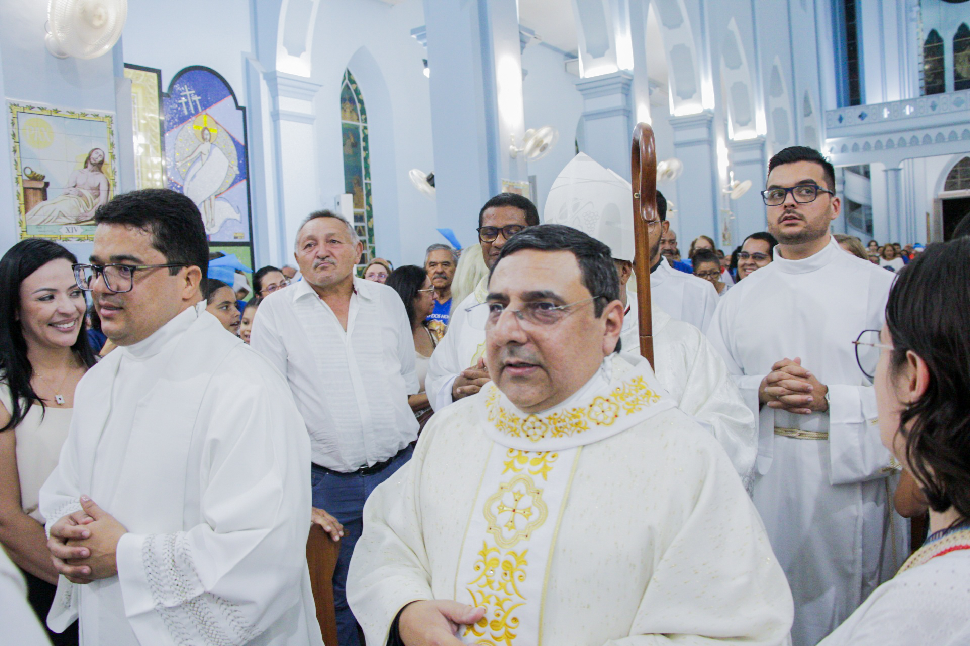 Cerimônia de posse do novo padre de ST reúne dezenas de fiéis