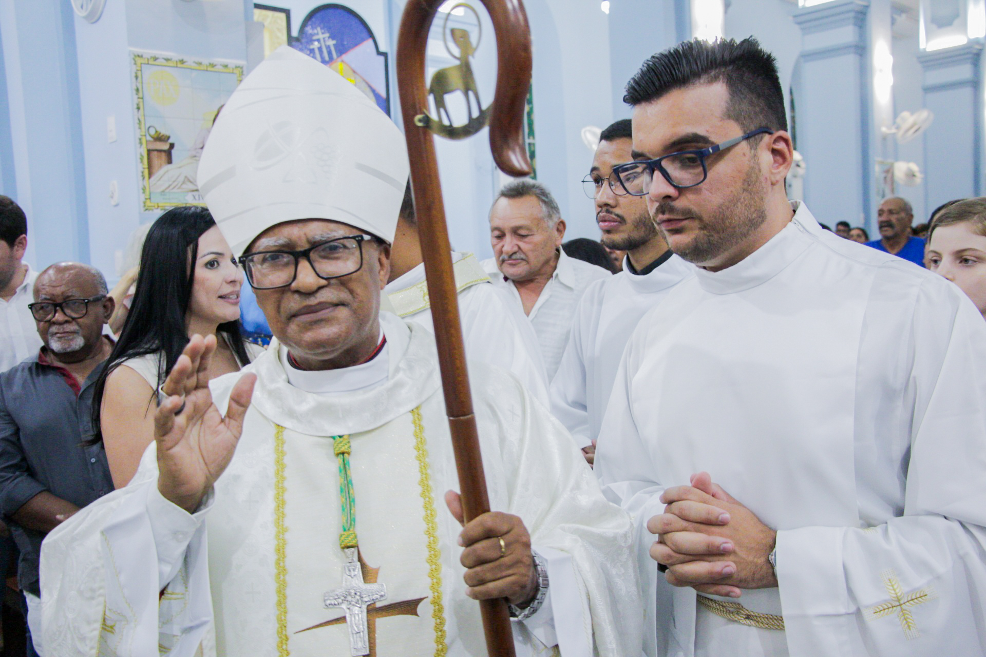 Cerimônia de posse do novo padre de ST reúne dezenas de fiéis
