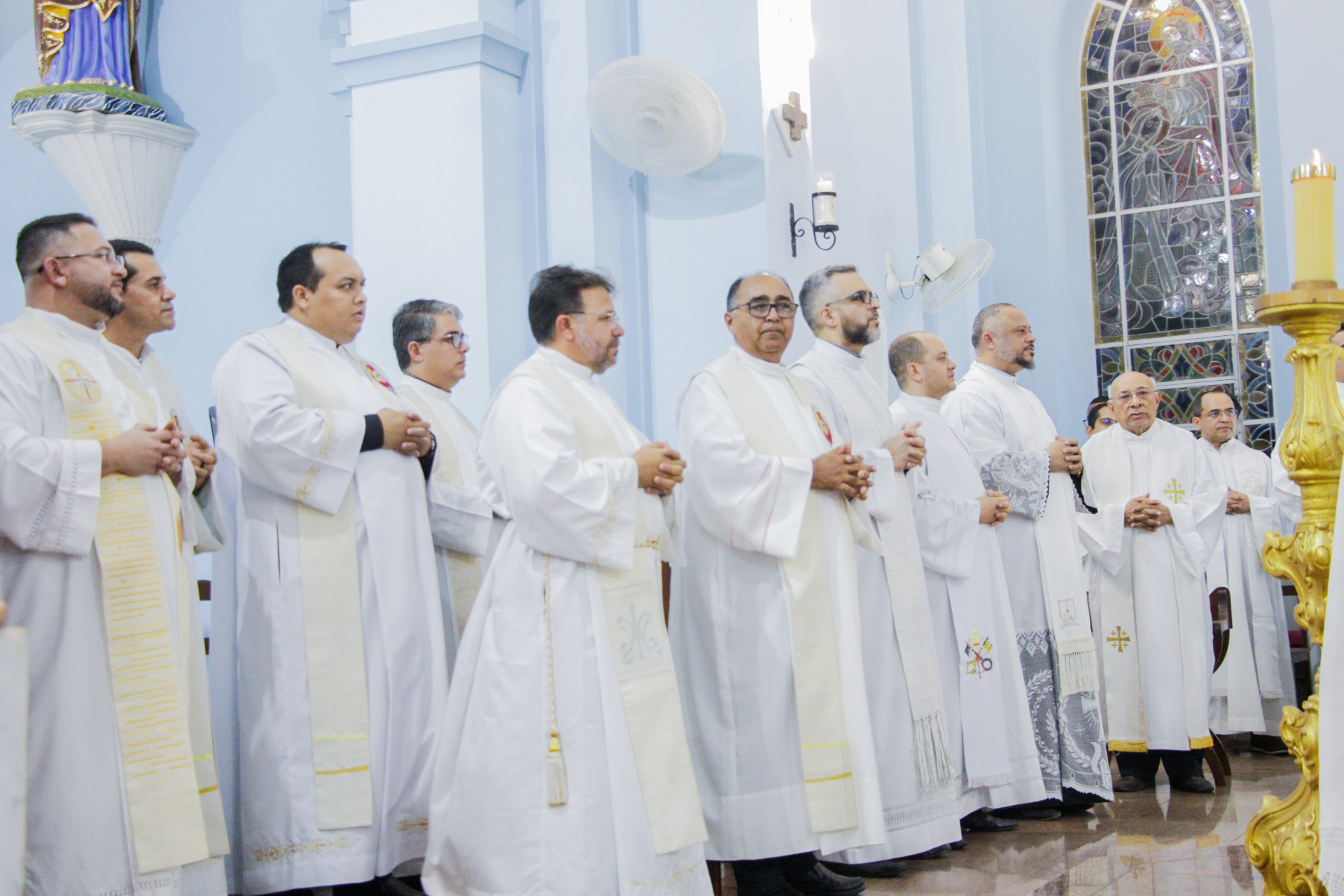 Cerimônia de posse do novo padre de ST reúne dezenas de fiéis