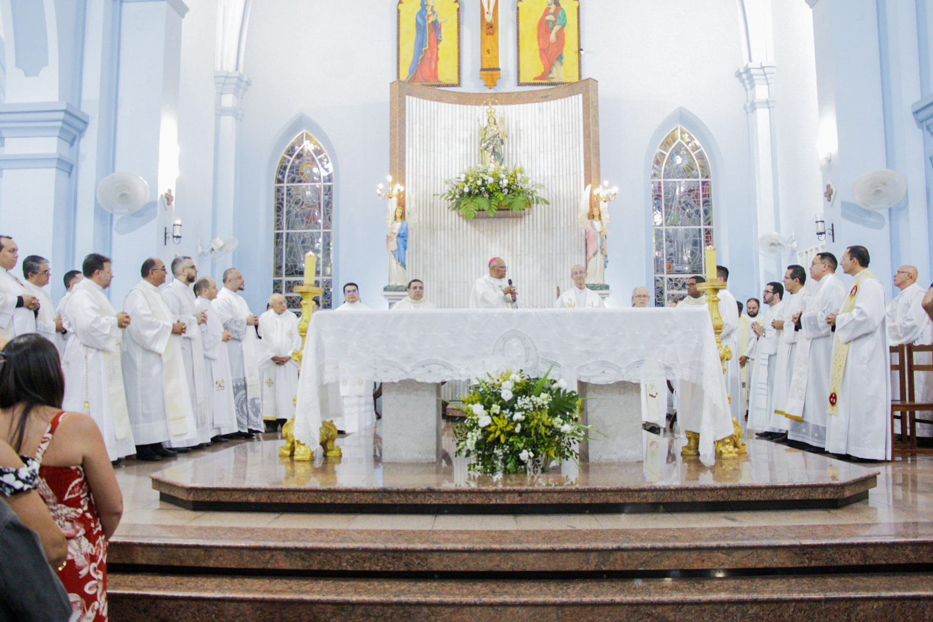 Cerimônia de posse do novo padre de ST reúne dezenas de fiéis