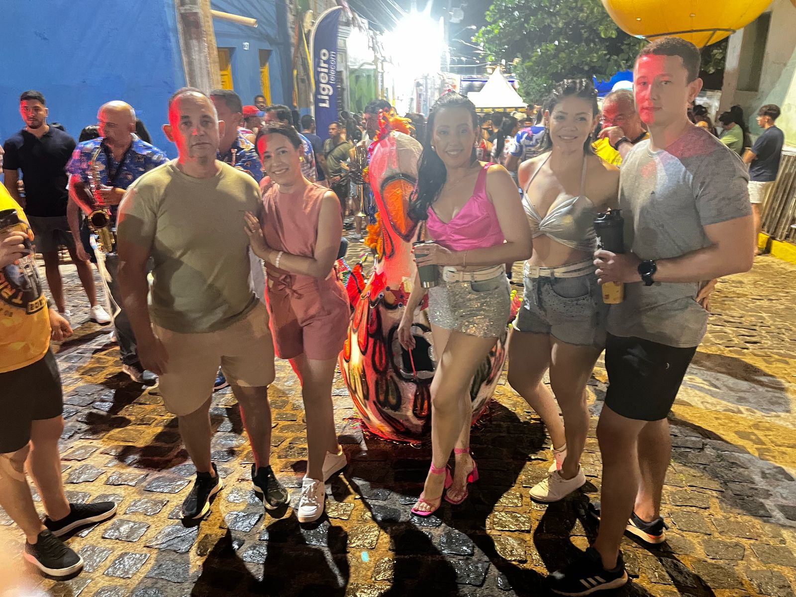 Bloco da Galinha desfilou com frevo, chuva e alegria nesta 6ª em Triunfo