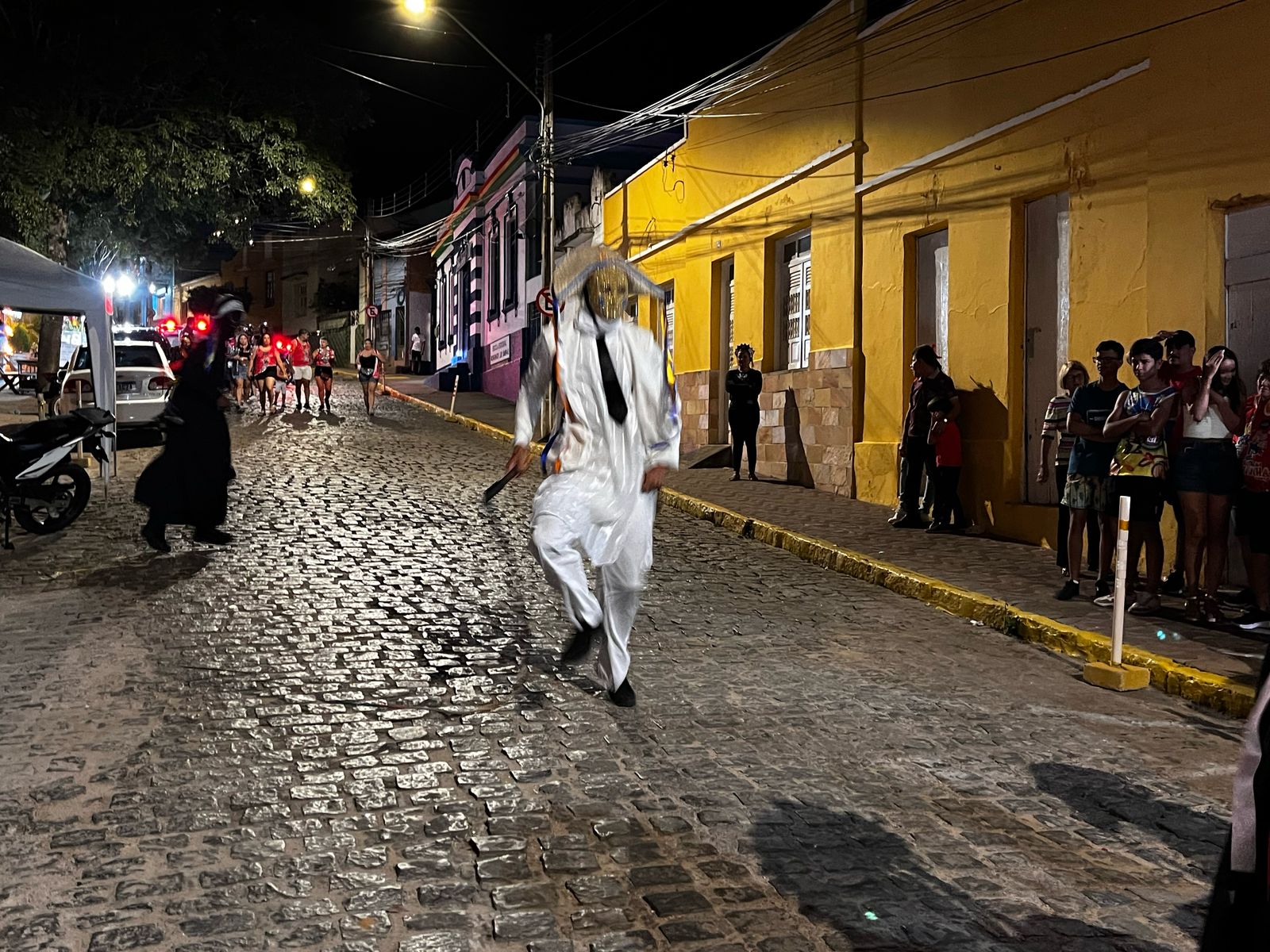 Bloco da Galinha desfilou com frevo, chuva e alegria nesta 6ª em Triunfo