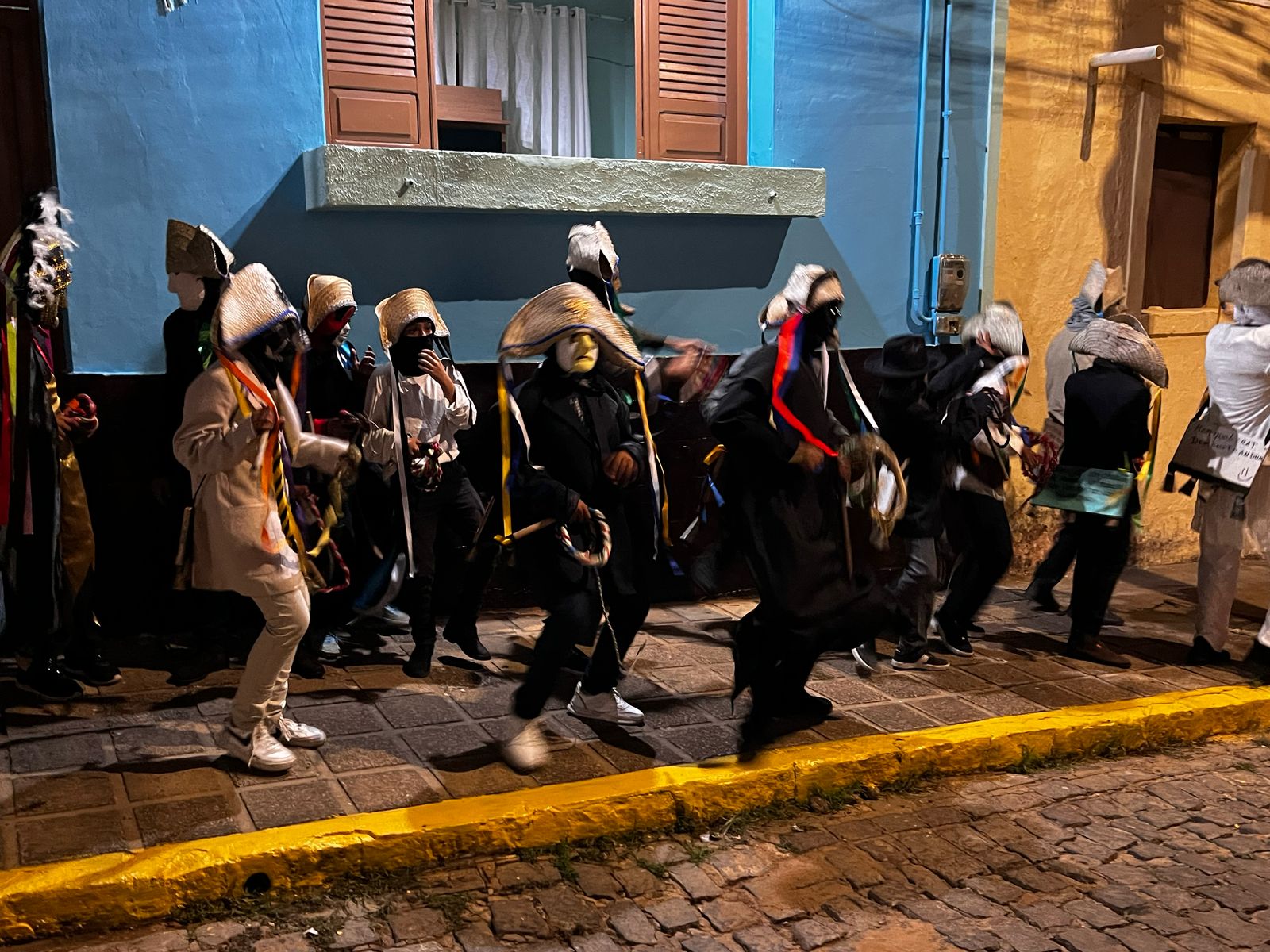 Bloco da Galinha desfilou com frevo, chuva e alegria nesta 6ª em Triunfo