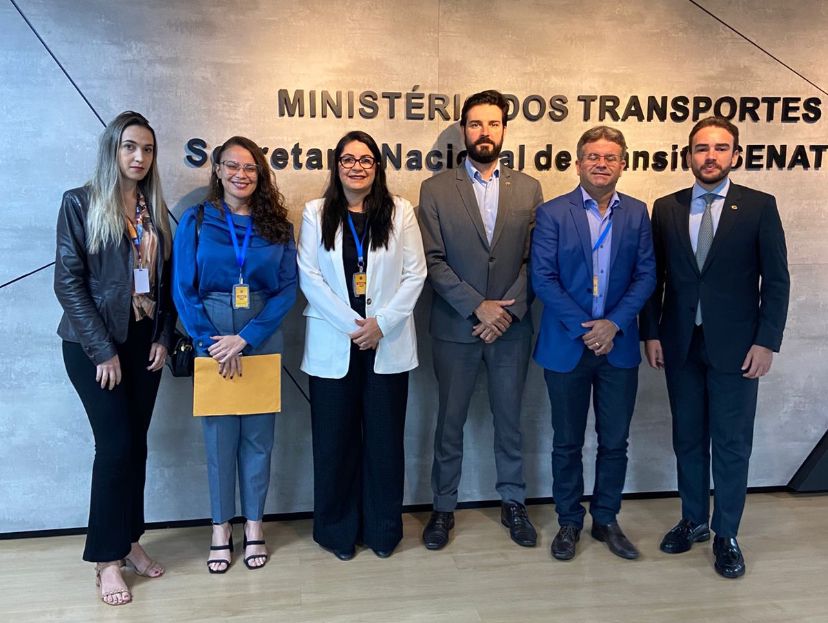 Sandrinho busca parcerias para municipalização do trânsito