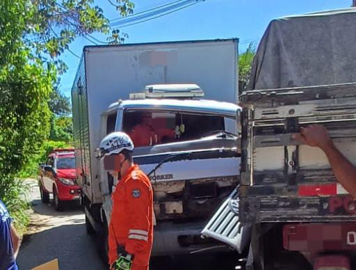 Homem morre após grave acidente na 'curva do beijo' em Flores, no Sertão 1 Homem morre após grave acidente