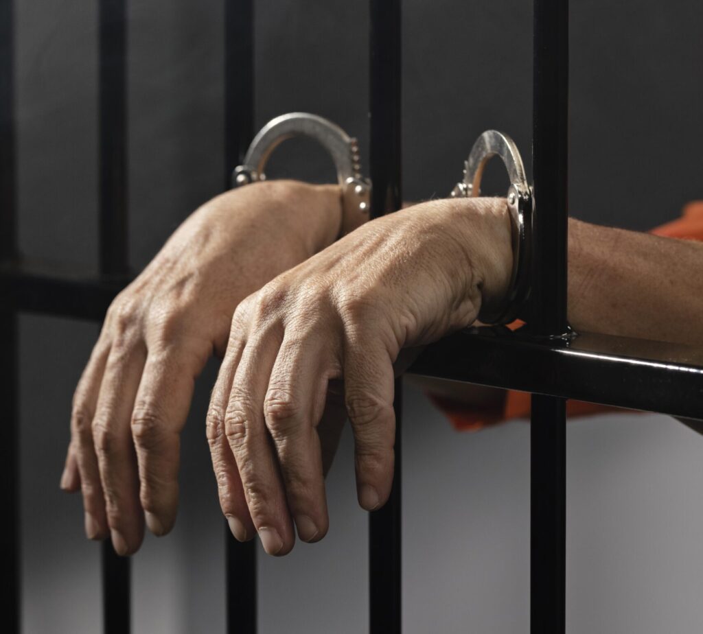 PM cumpre mandados de prisão contra duas homicidas em Calumbi 1 Imagem: Freepik