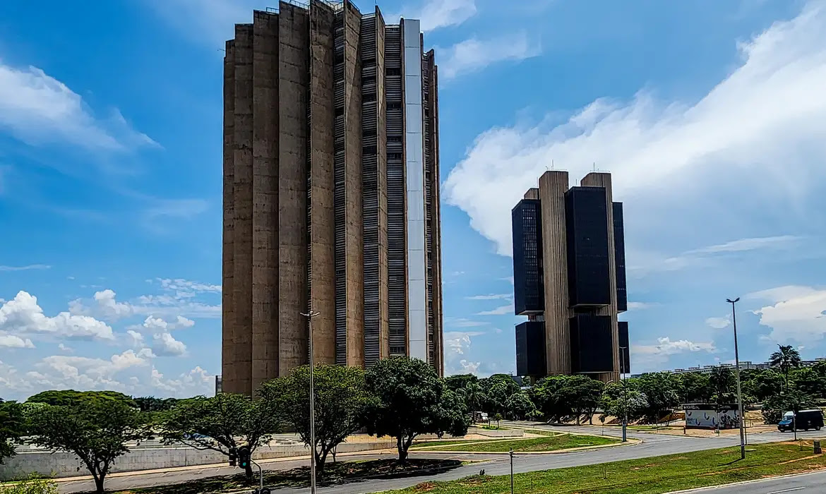 Alta da Selic deve impactar mercado imobiliário, crédito e consumo 1 Alta da Selic deve impactar mercado imobiliário, crédito e consumo - Foto:© Rafa Neddermeyer/Agência Brasil