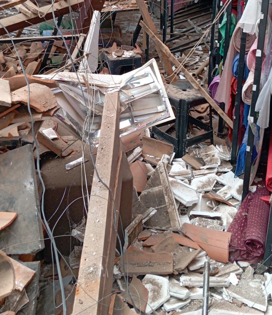 Teto de loja desaba no centro de ST nesta 2ª; comerciante faz alerta