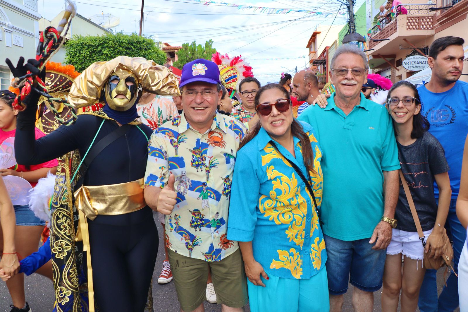 Duque prestigia desfile dos Caretas e Canaã Folia