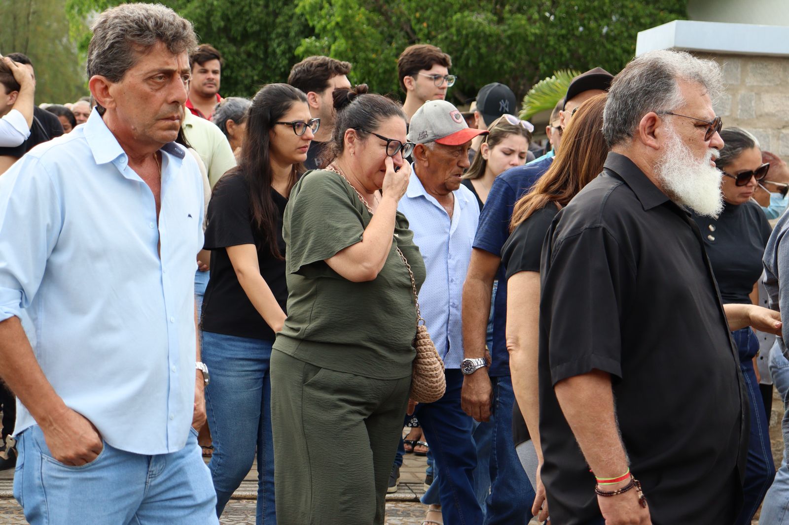 Cortejo com muita gente e emoção no último adeus a Dona Carminha, em ST