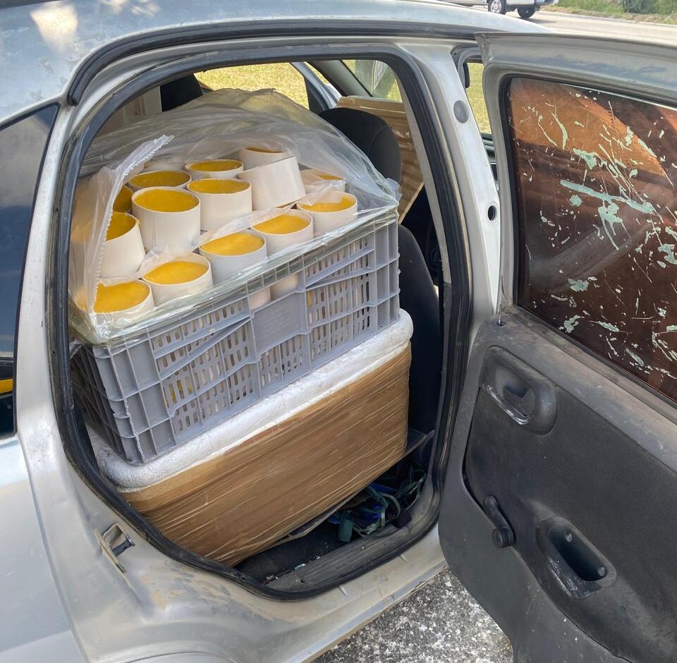 PRF apreende 500 kg de queijo sem nota e sem refrigeração 1 PRF apreende 500 kg de queijo sem nota e sem refrigeração - Fotos: Divulgação/PRF