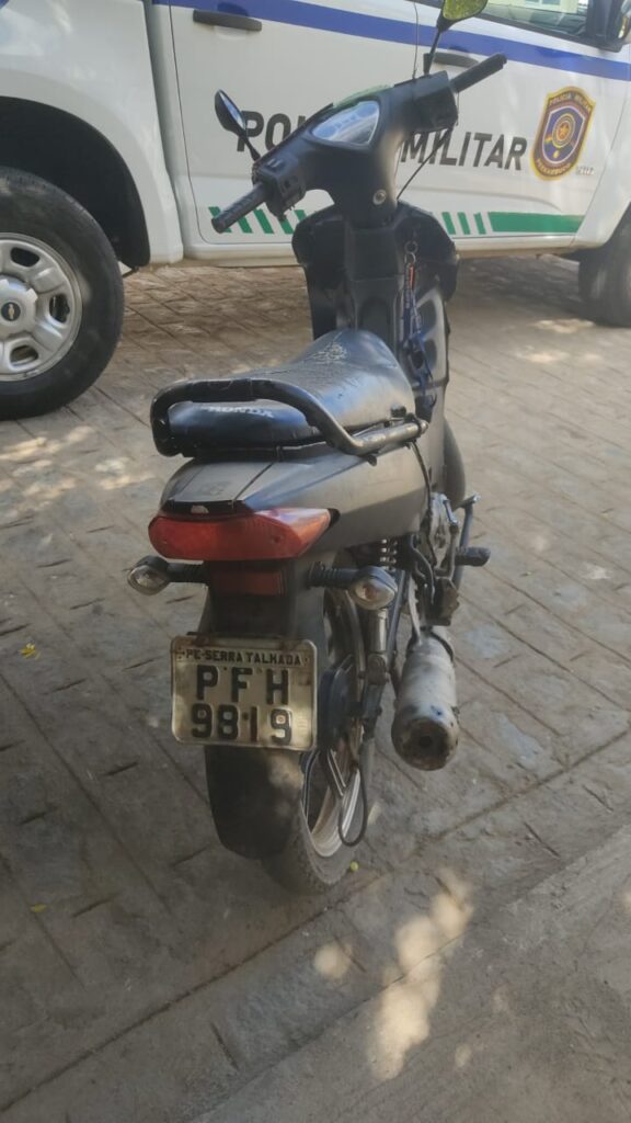 PM recupera moto furtada na Estação do Forró e prende homens em ST