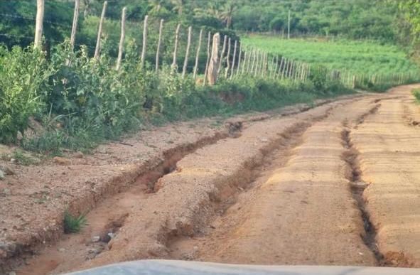 Em Santa Cruz, estrada de R$ 600 mil está intransitável 1 Fotos: Reprodução